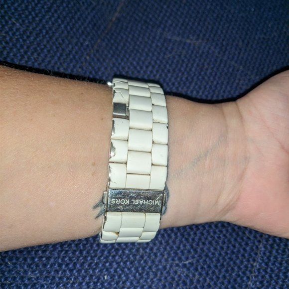 Michael Kors Runway White Chrono Unisex Watch - MK8108 - Picture 3 of 11